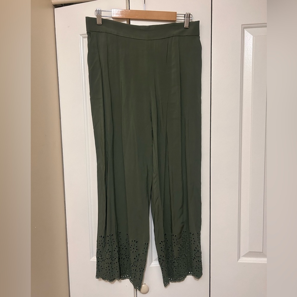 NWT size M pants